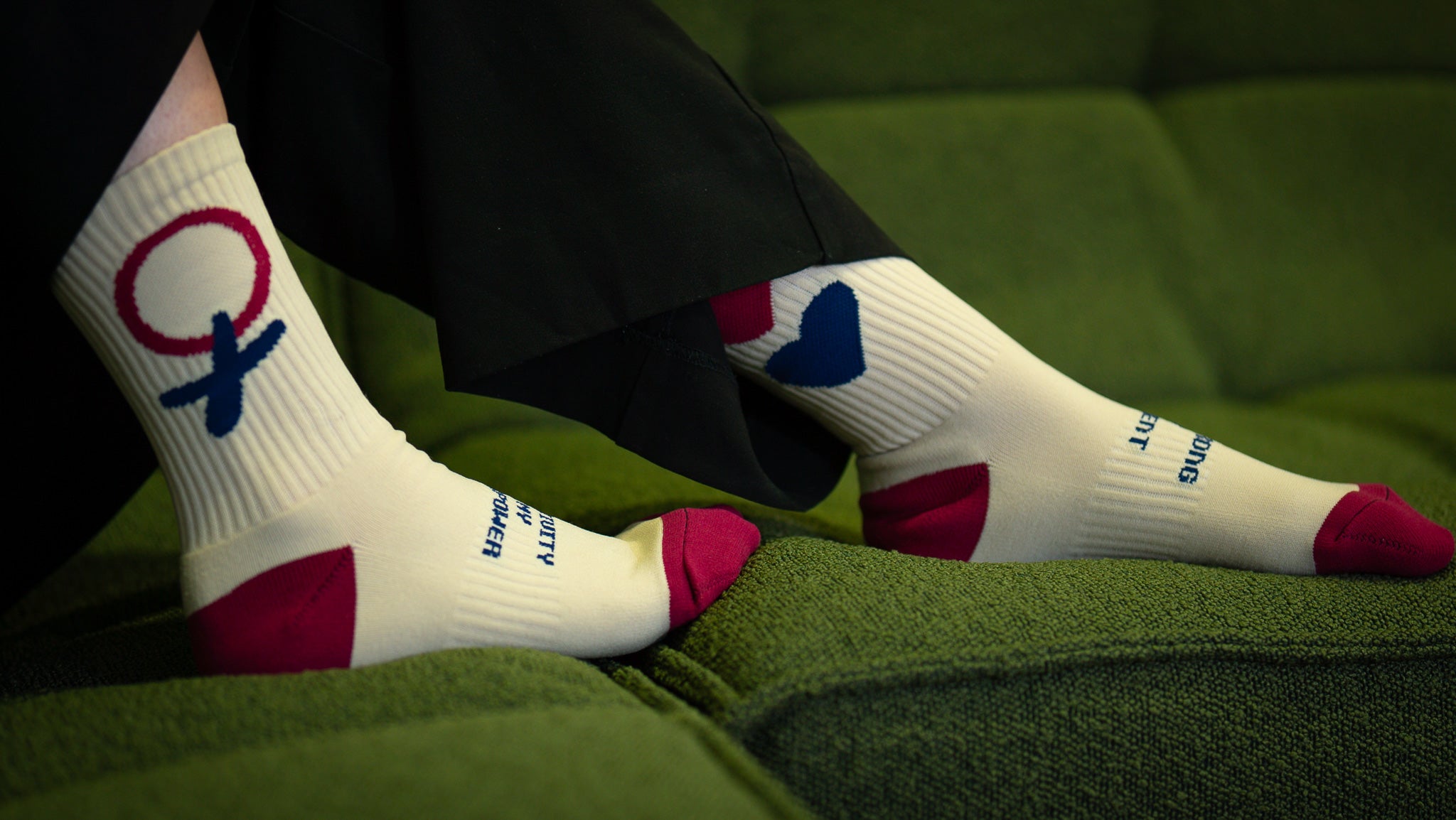 Strong and Resilient Crew Socks - Supporting Gynaecological Cancer Research